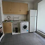 Apartment Lisboa Wi-fi Metro Odivelas (Lisbon)